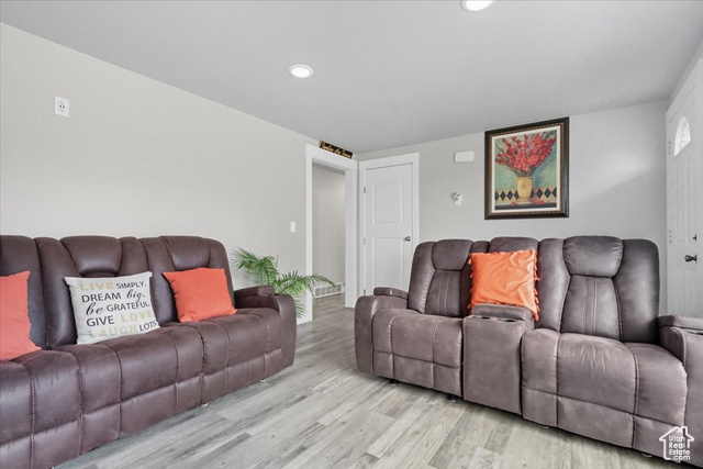 Photo 6 for MLS #2111811 at 275 W 925 South