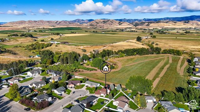 Photo 10 for MLS #2111978 at 572 Aspen Cir