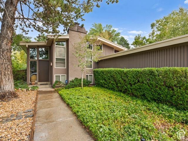 Photo 2 for MLS #2112112 at 3599 E Avondale Dr