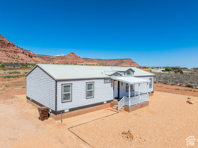 Photo 3 for MLS #2112169 at 3935 E Mountain Dr
