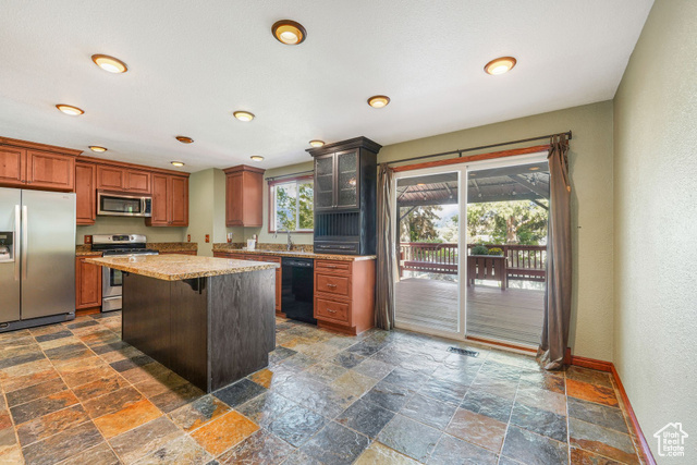 Photo 11 for MLS #2112275 at 5331 Queenswood Dr