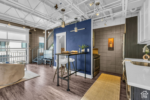 Photo 2 for MLS #2112284 at 360 W Broadway #604