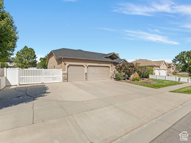 Photo 3 for MLS #2112292 at 1212 W Willow Run Dr