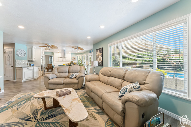 Photo 12 for MLS #2112344 at 2223 W Williamsburg Cir