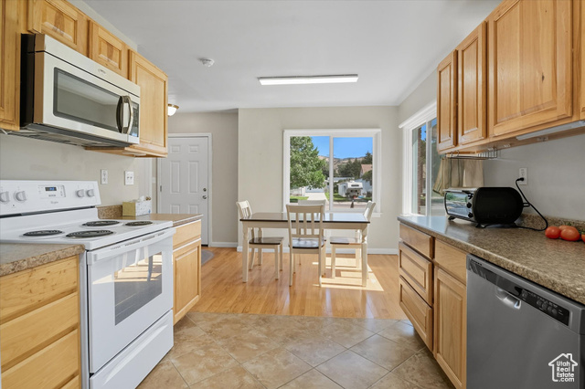 Photo 8 for MLS #2112371 at 325 N 200 West