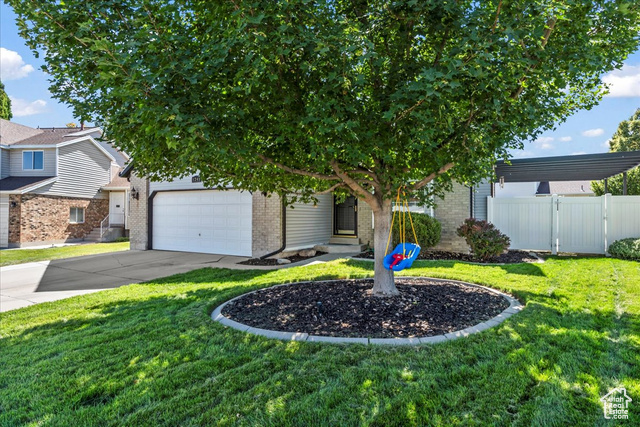 Photo 2 for MLS #2112386 at 1241 W Athleen Dr