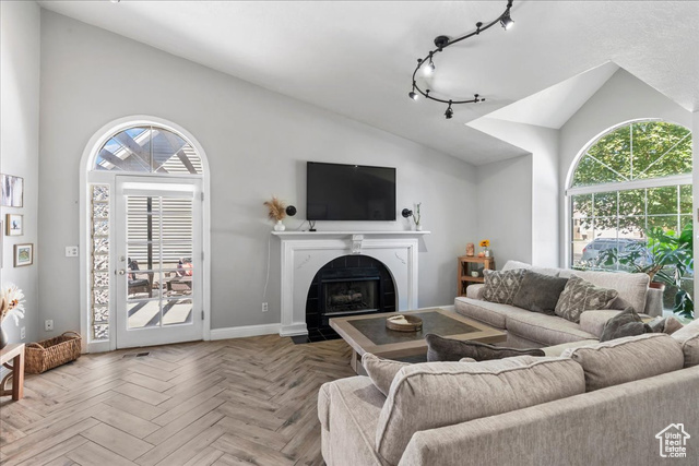 Photo 5 for MLS #2112386 at 1241 W Athleen Dr