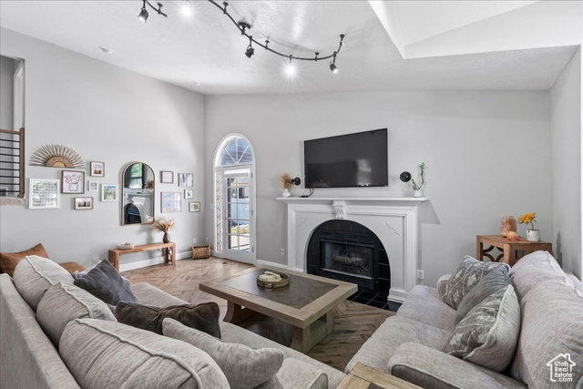 Photo 4 for MLS #2112386 at 1241 W Athleen Dr