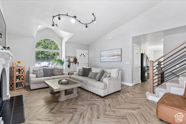 Photo 7 for MLS #2112386 at 1241 W Athleen Dr