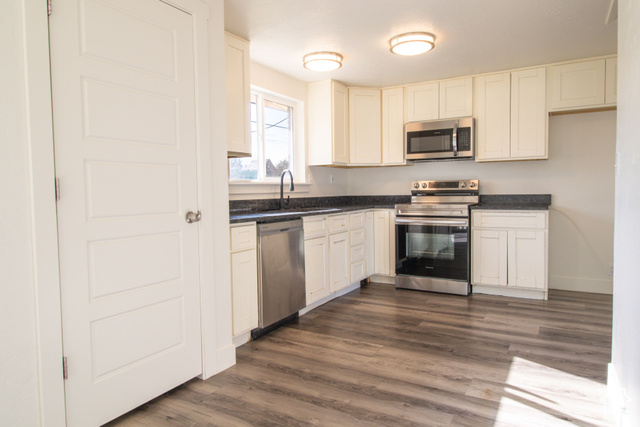 Photo 6 for MLS #2112484 at 177 S 200 East
