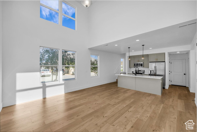 Photo 3 for MLS #2112506 at 653 W Rosa Ln