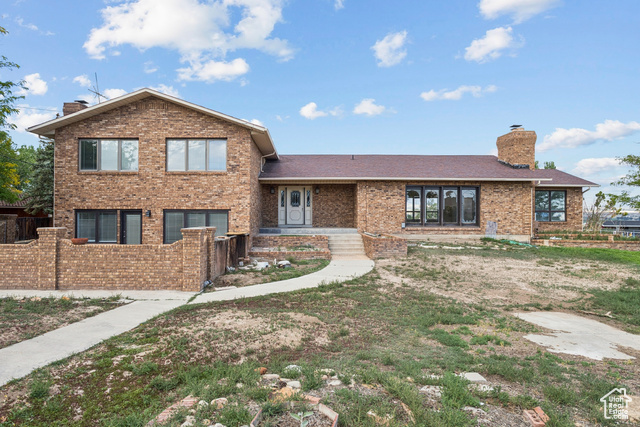 Photo 2 for MLS #2112513 at 811 E 3250 South