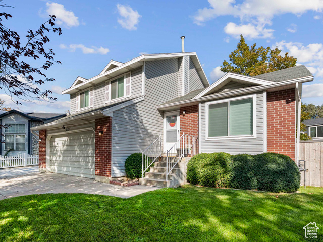 Photo 2 for MLS #2112542 at 3978 W Marlis Cir