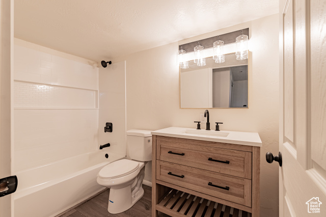 Photo 12 for MLS #2112586 at 215 W 15th St