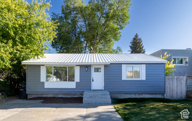 View photos for 215 W 15th St MLS #2112586 - 215 W 15th St