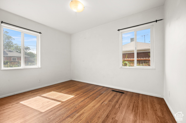 Photo 11 for MLS #2112596 at 873 N American Beauty Dr