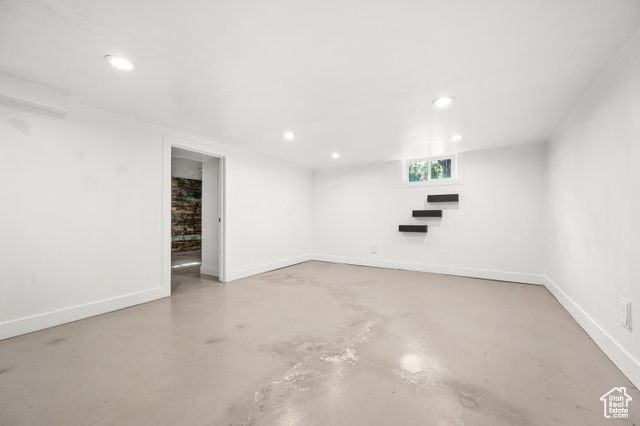 Photo 13 for MLS #2112596 at 873 N American Beauty Dr