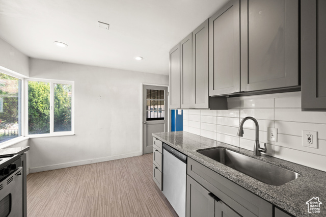 Photo 8 for MLS #2112596 at 873 N American Beauty Dr