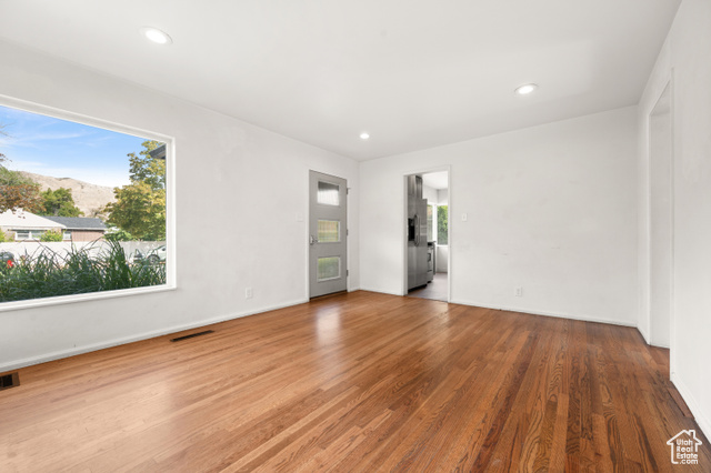 Photo 4 for MLS #2112596 at 873 N American Beauty Dr