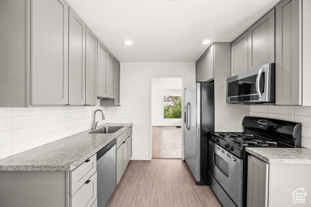 Photo 5 for MLS #2112596 at 873 N American Beauty Dr