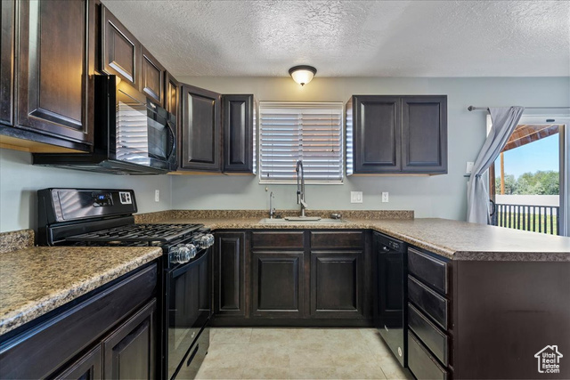 Photo 12 for MLS #2112604 at 780 Barlow St