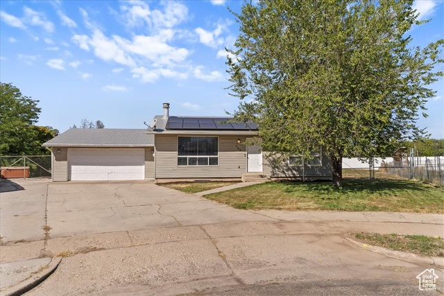 Photo 2 for MLS #2112604 at 780 Barlow St