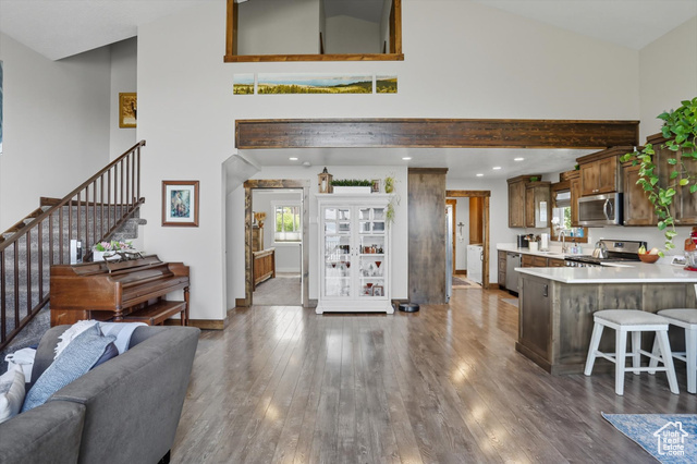 Photo 7 for MLS #2112622 at 825 N Buffsilt Ct