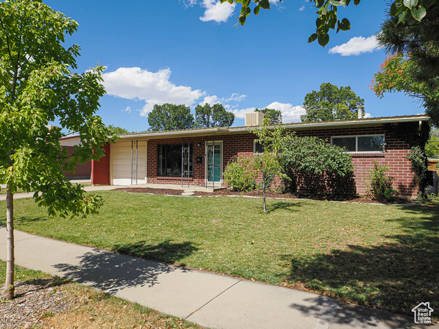 Photo 2 for MLS #2112684 at 1366 W Dupont Ave