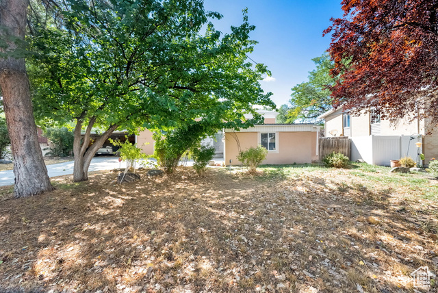 Photo 3 for MLS #2112690 at 1281 N Carousel St