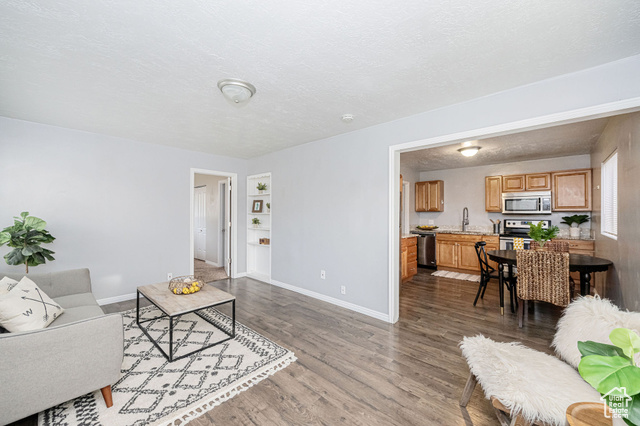 Photo 4 for MLS #2112855 at 573 E 5th St