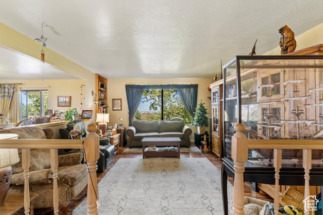 Photo 5 for MLS #2112873 at 2273 E Snoqualmie Cir Dr