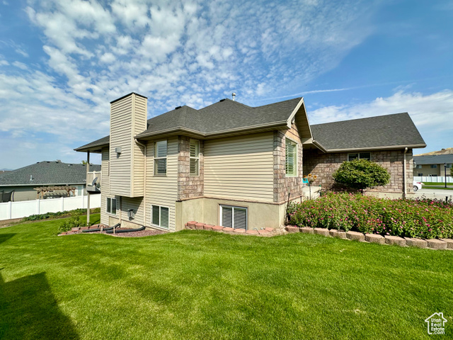 Photo 5 for MLS #2112884 at 653 N 200 East