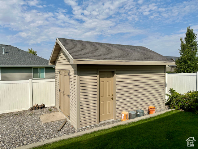 Photo 10 for MLS #2112884 at 653 N 200 East