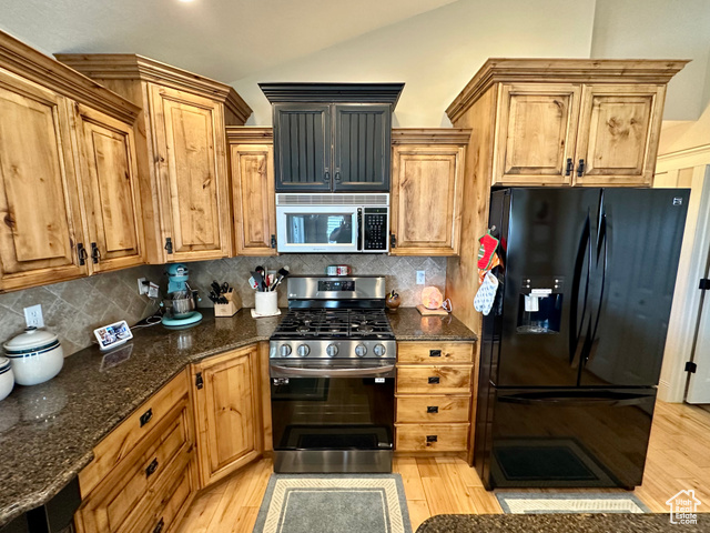 Photo 16 for MLS #2112884 at 653 N 200 East