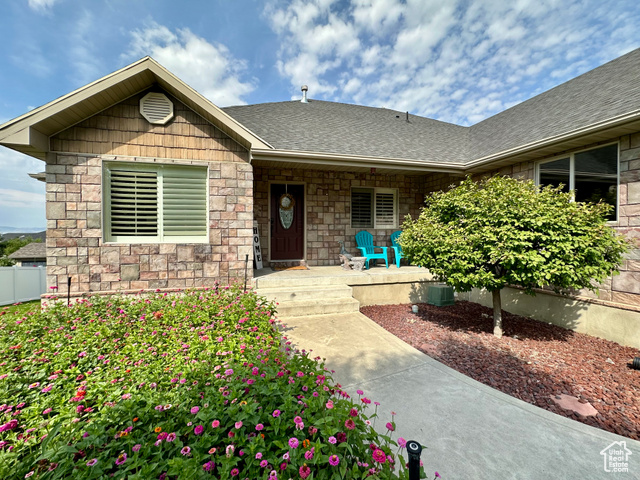 Photo 2 for MLS #2112884 at 653 N 200 East