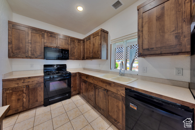 Photo 12 for MLS #2112956 at 417 E Coronado Ln