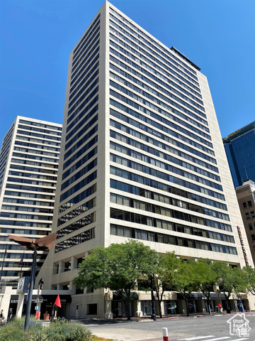 Photo 2 for MLS #2113023 at 48 W Broadway #1602