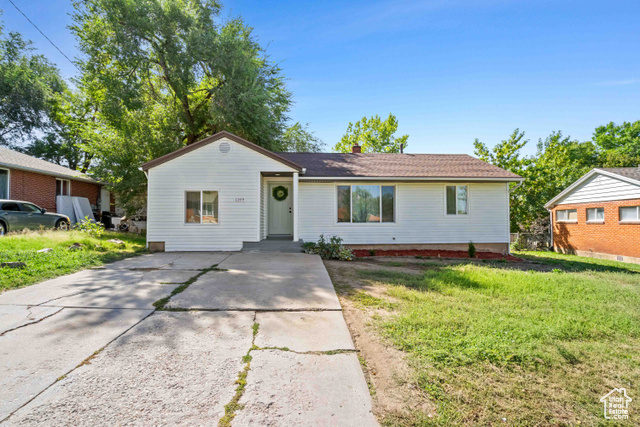 MLS #2113045 - 1149 Dan St