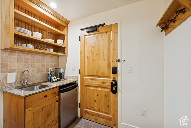 Photo 19 for MLS #2113265 at 1476 Newpark Blvd #402