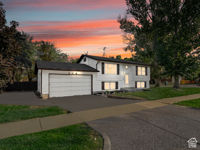 Photo 2 for MLS #2113340 at 206 W 1000 South