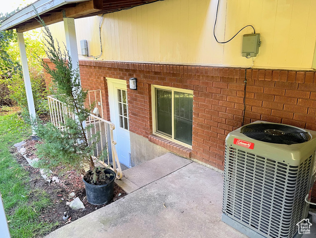 Photo 4 for MLS #2113385 at 724 S Hislop