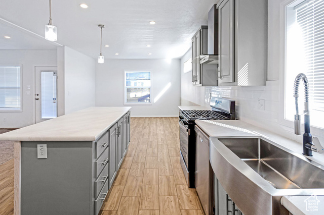 Photo 8 for MLS #2113417 at 1500 N Angel St #12