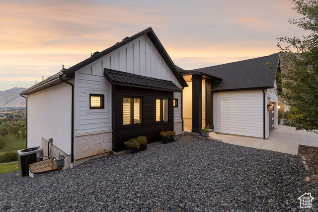 Photo 2 for MLS #2113477 at 3293 E Hawk Dr