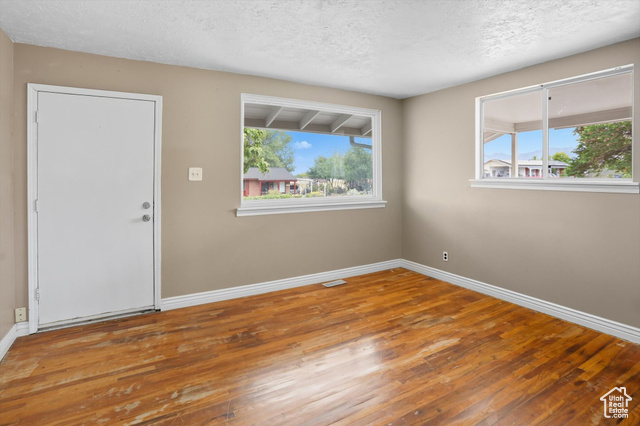 Photo 8 for MLS #2113485 at 5352 S Charlotte Ave