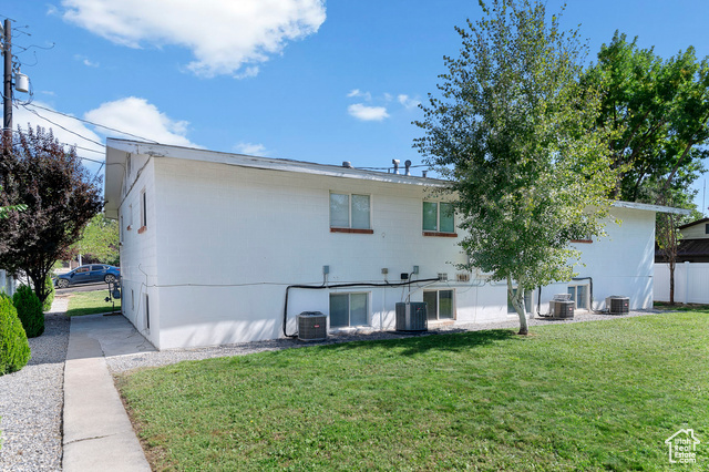 Photo 4 for MLS #2113539 at 670 S Main St #1-4