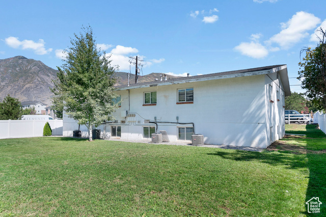 Photo 5 for MLS #2113539 at 670 S Main St #1-4
