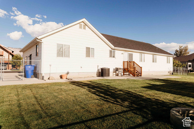 Photo 10 for MLS #2113569 at 3231 N Pelican Dr