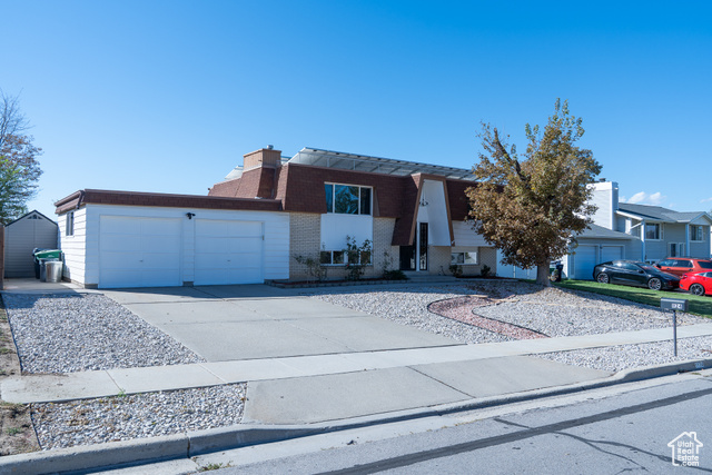 1124 E SLEEPY HOLLOW LN, Sandy UT 84094