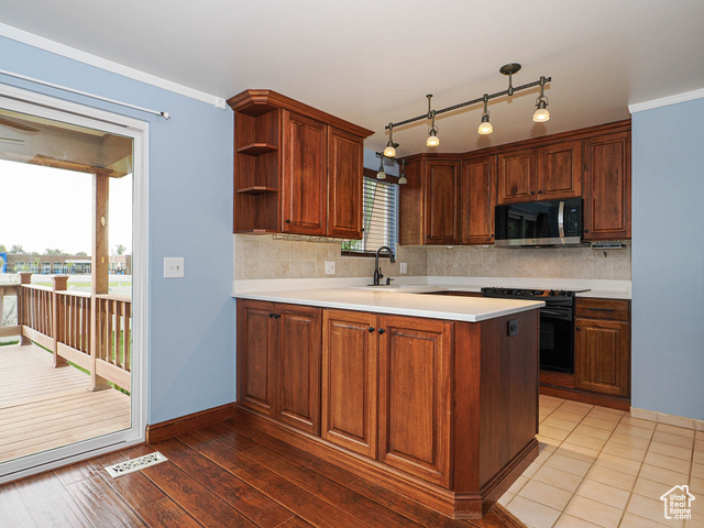 Photo 7 for MLS #2113582 at 1124 E Sleepy Hollow Ln