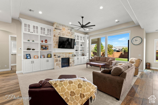 Photo 5 for MLS #2113597 at 1059 E Sea Biscuit Way